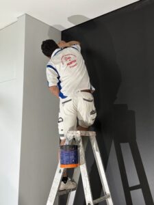 Måla om väggar - målare